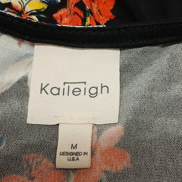 Kaileigh Women's Black & Red Floral Tie Waist Romper with Pockets Size Medium - Picture 6 of 7